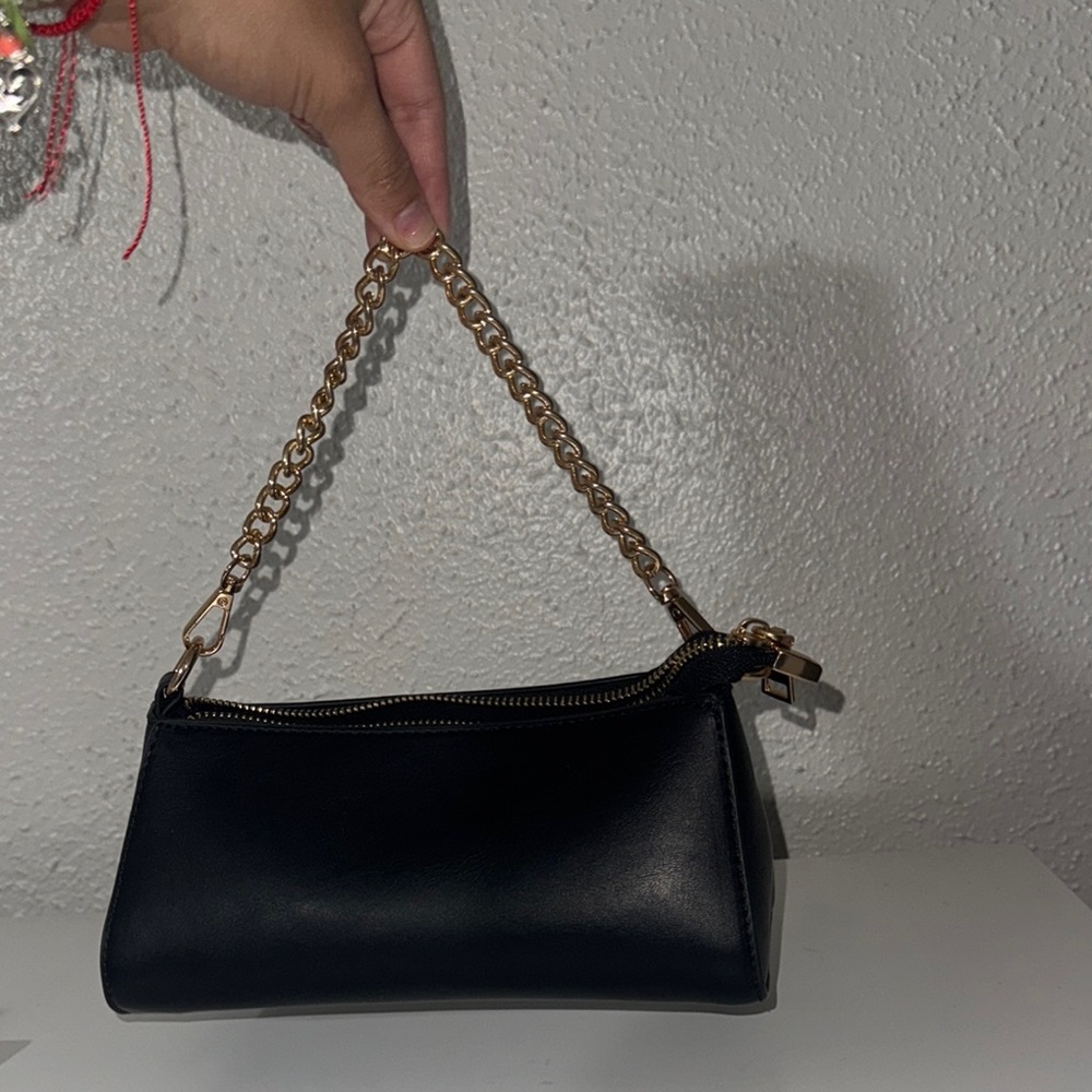 Elegant Black Chain Strap Handbag